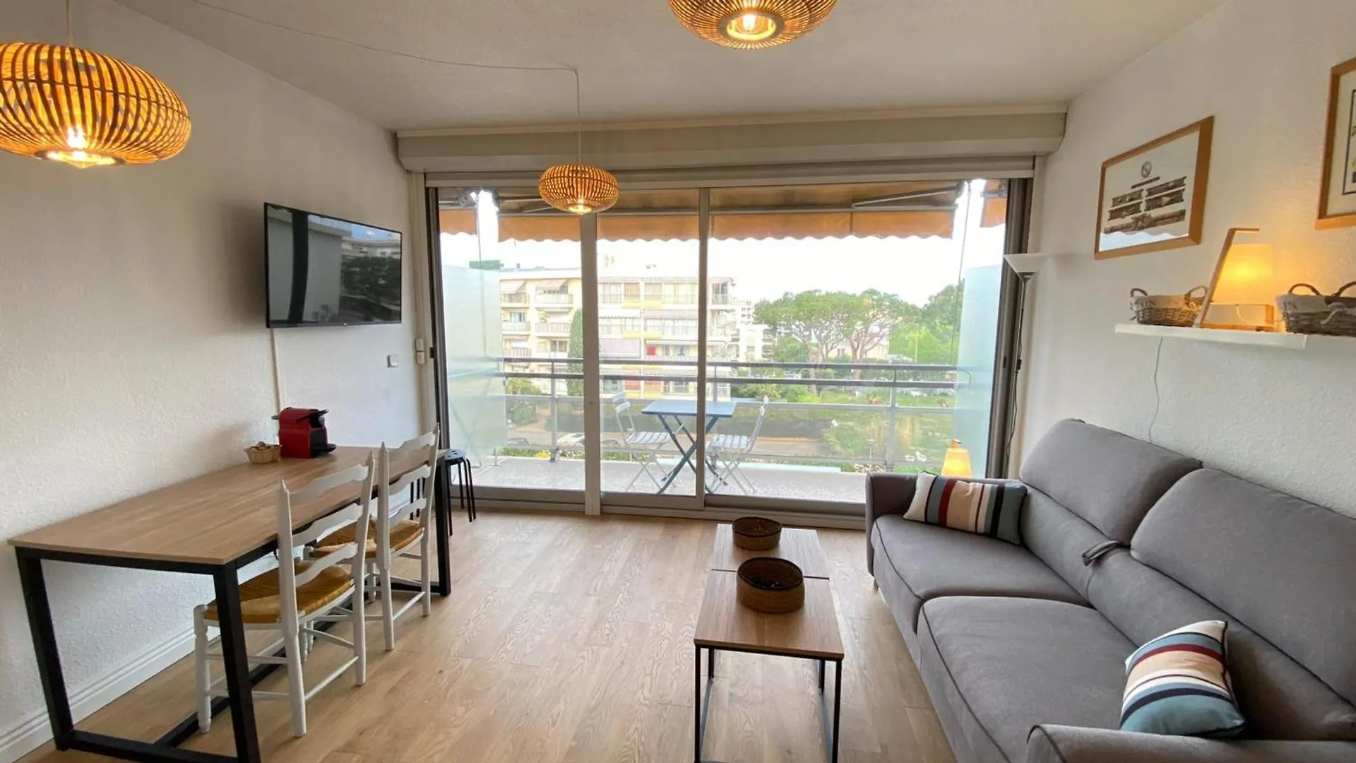 Appartamento Lovely 4-Person Studio - Pool And Sea Saint-Laurent-du-Var Francia