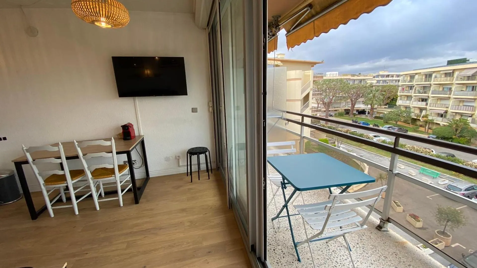 Appartamento Lovely 4-Person Studio - Pool And Sea Saint-Laurent-du-Var Francia