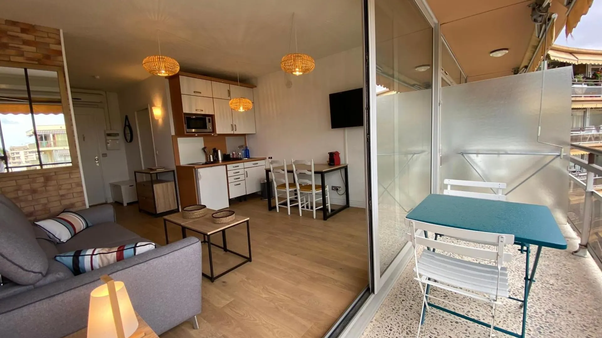 Lovely 4-Person Studio - Pool And Sea Saint-Laurent-du-Var