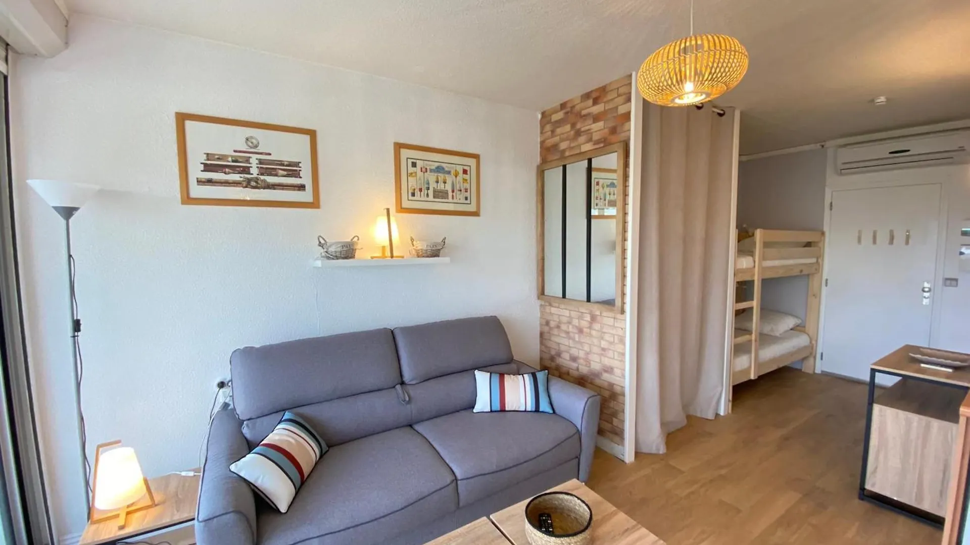 Lovely 4-Person Studio - Pool And Sea Saint-Laurent-du-Var 0*,